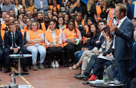 Photo de Emmanuel Macron et Muriel Pénicaud, chez Ateliers Sans Frontières 